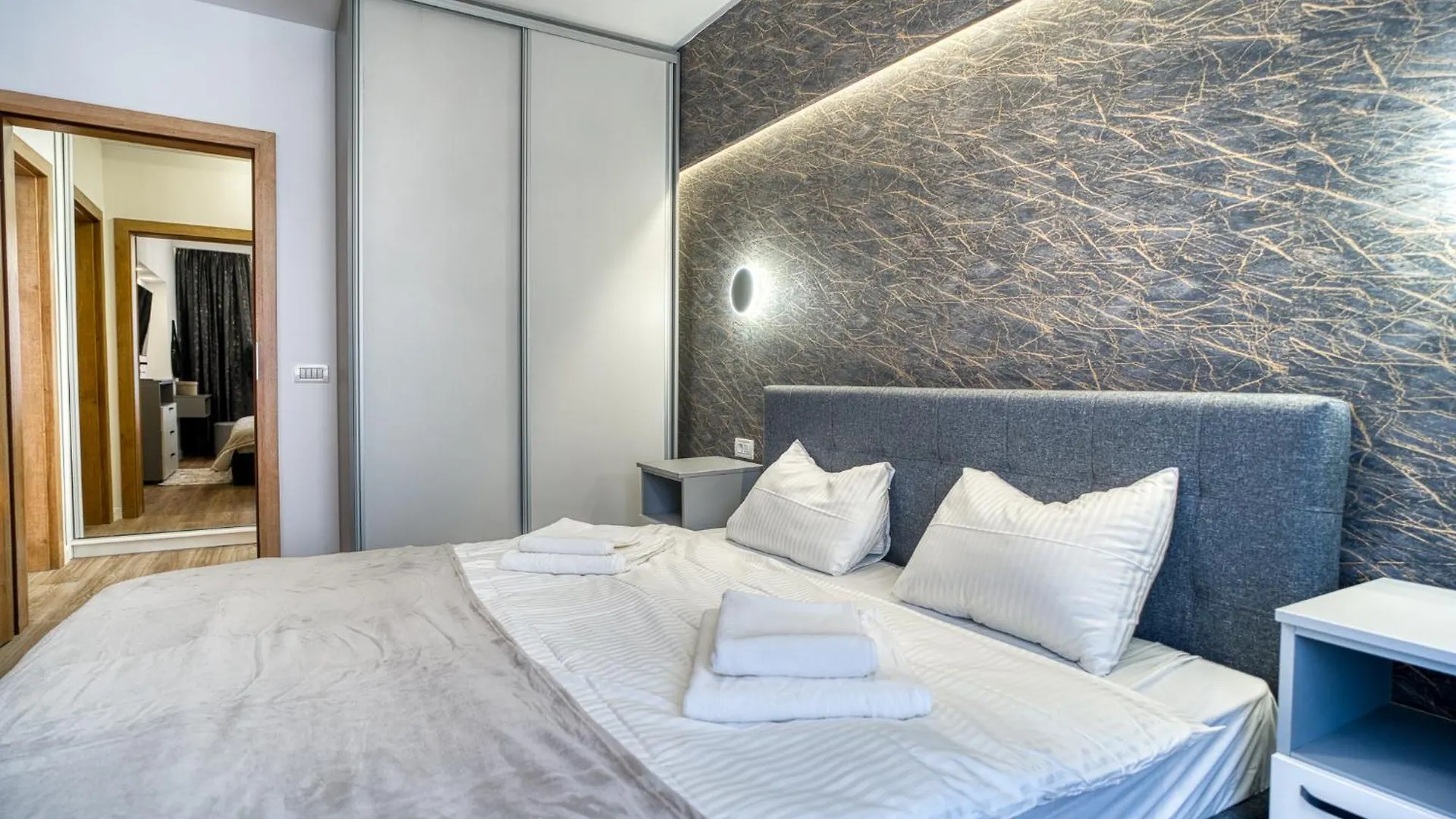 City Chic Retreat: Newly Renovated 1Br Apartment Bukurešť