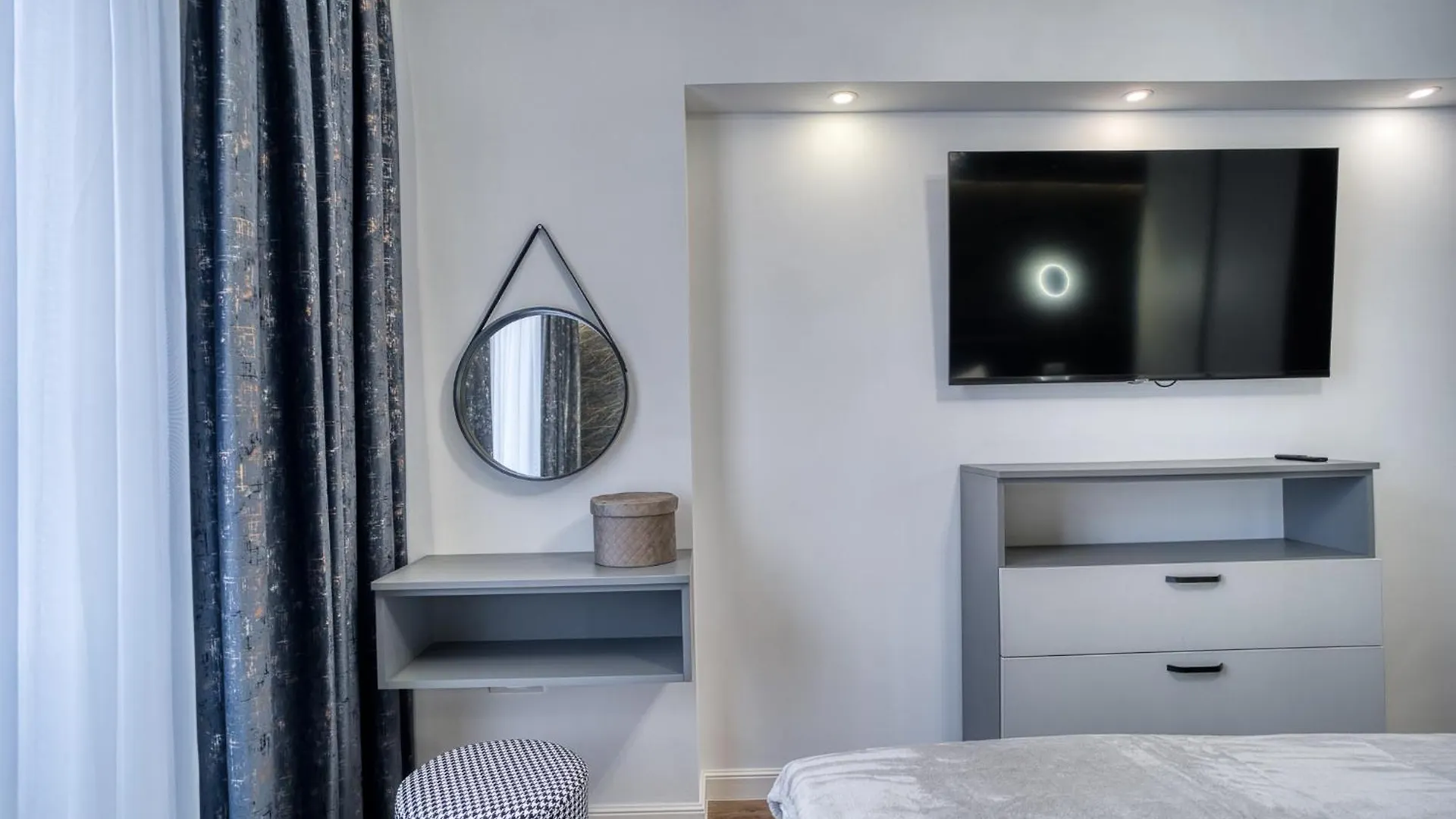 City Chic Retreat: Newly Renovated 1Br Apartment Bukurešť