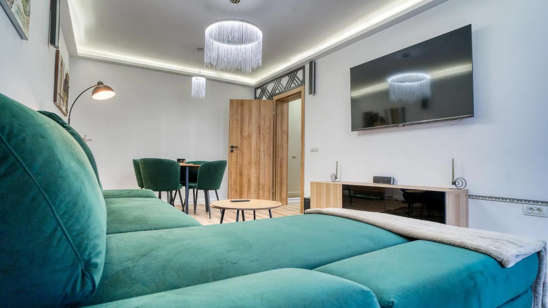 City Chic Retreat: Newly Renovated 1Br Apartment Bukurešť