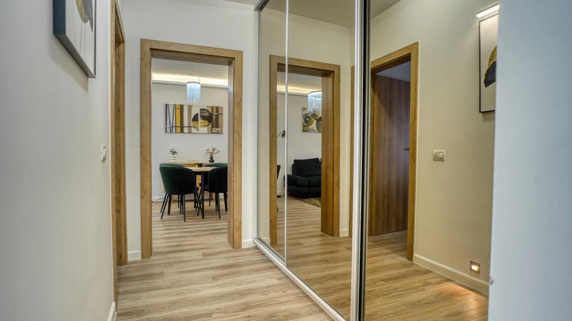 City Chic Retreat: Newly Renovated 1Br Apartment Bukurešť